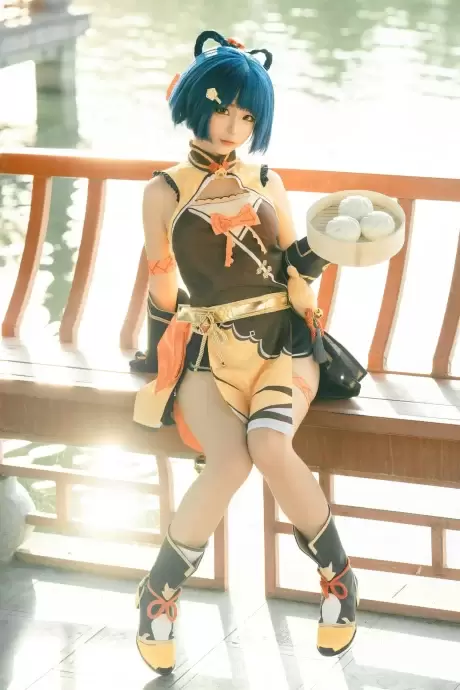 蠢沫沫香菱COS：原神璃月厨娘美食与美貌的双重盛宴