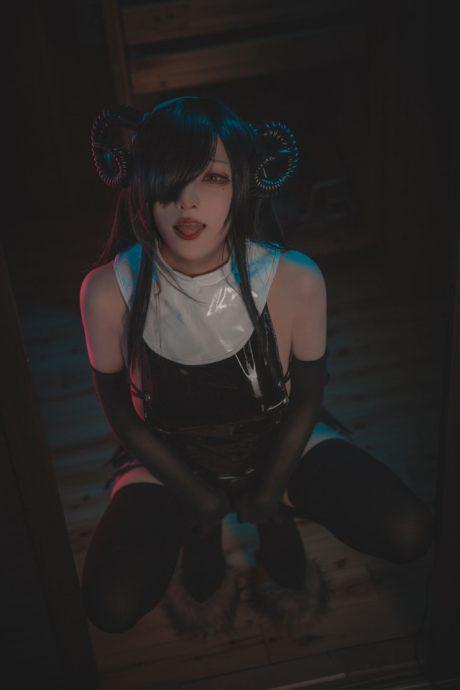 起司块wiiCOS：演绎修女版魅魔的妖娆性感与致命诱惑