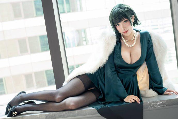 雨波HaneAme地狱的吹雪COS：性感与霸气的极致演绎