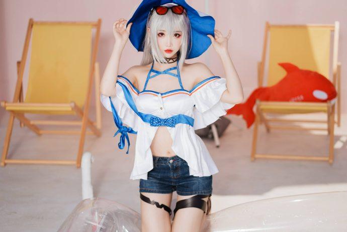 面饼仙儿斯卡蒂COS：诠释海洋猎人性感与力量的完美