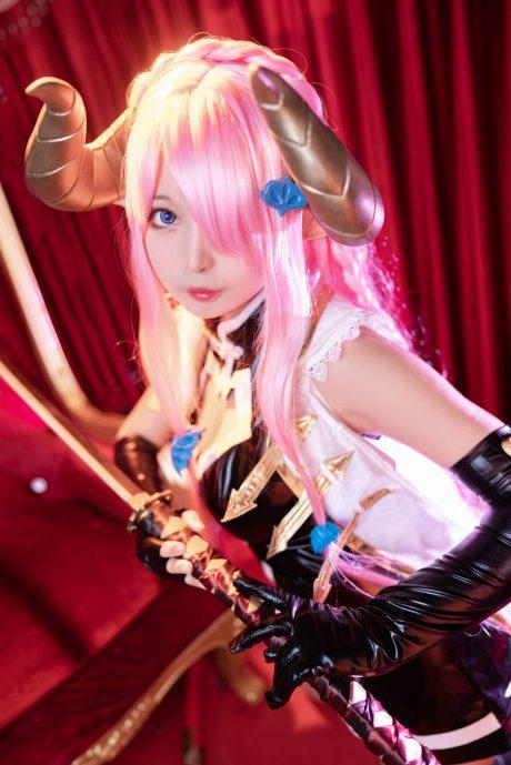 黑猫猫娜露梅亚COS：碧蓝幻想中美丽与力量的梦幻交融