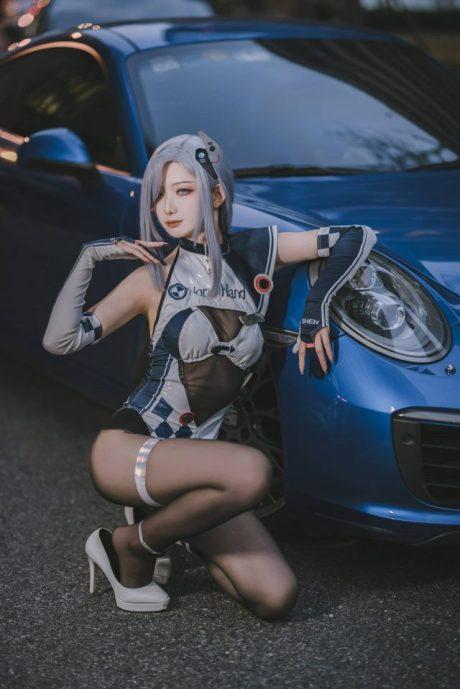 封疆疆v赛车版申鹤COS：展现仙气与性感并存的极速魅力