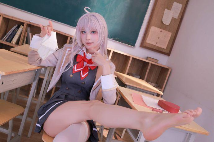 水淼aqua艾莉莎COS：完美诠释邻座艾莉同学的轻语诱惑