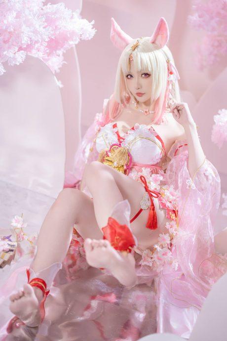 永劫无间星之迟迟COS：演绎樱云天女胡桃的甜美和性感