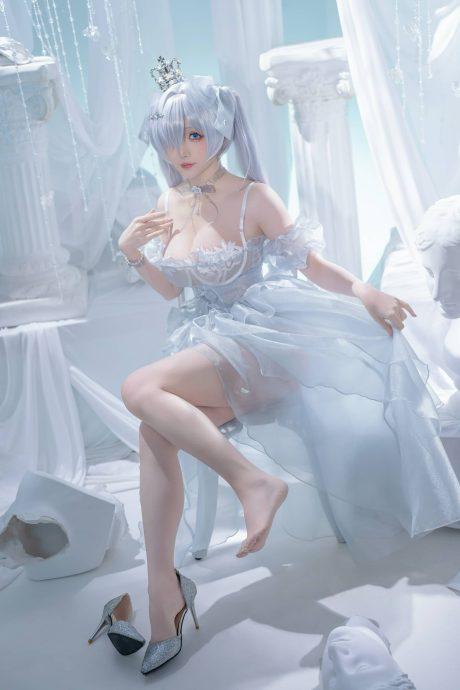 胜利女神星之迟迟COS：完美演绎妮姬灰姑娘的性感与优雅