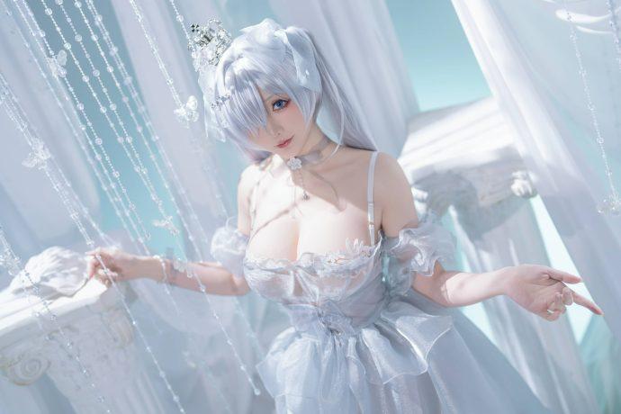 胜利女神星之迟迟COS：完美演绎妮姬灰姑娘的性感与优雅