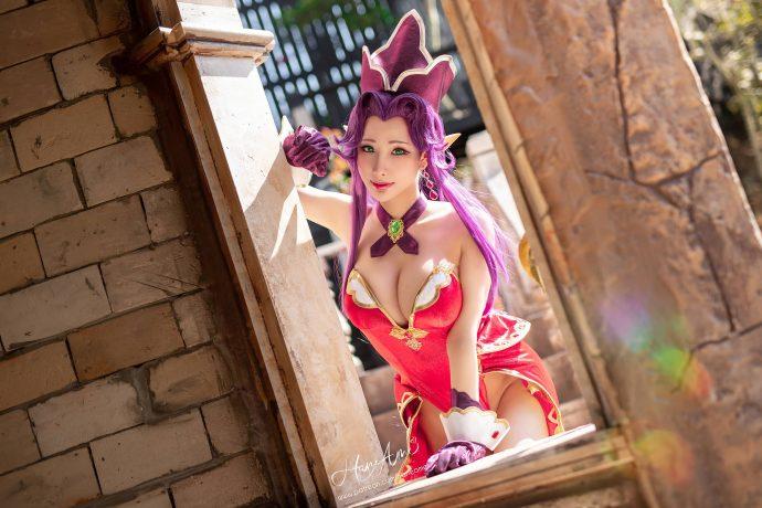 雨波_HaneAme安洁拉COS：演绎魔法少女的高傲与性感魅力