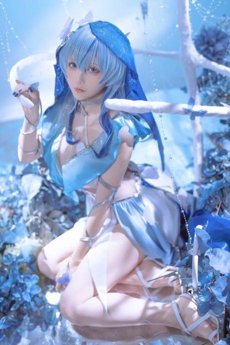 鸣潮星之迟迟COS：演绎守岸人的冰冷神秘与性感柔美