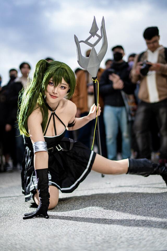 DenKa周荀尤贝尔cos冷艳如刀，FF44现场魔法斩击粉丝心脏