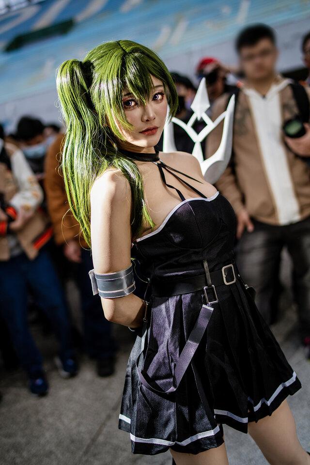 DenKa周荀尤贝尔cos冷艳如刀，FF44现场魔法斩击粉丝心脏