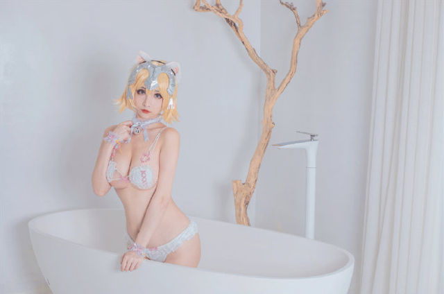 Fate/Grand Order圣女降临：rioko凉凉子完美cos性感贞德