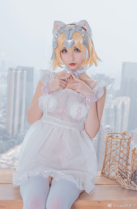 Fate/Grand Order圣女降临：rioko凉凉子完美cos性感贞德