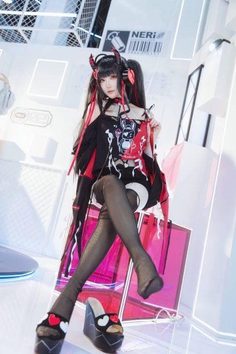 交错战线瓜希酱COS：演绎红黑魅影旋律的坚定与柔情