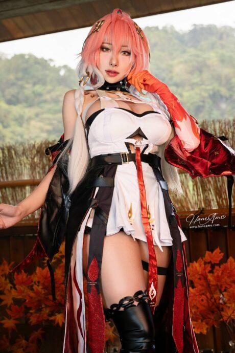 从游戏到现实：雨波_HaneAmeCOS再现长离的性感与智慧