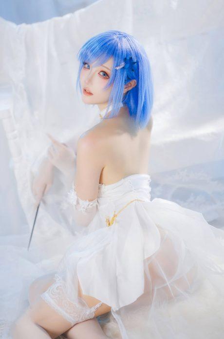 优雅与英气交织：瓜希酱cos恰巴耶夫完美演绎白骑兵的旋律