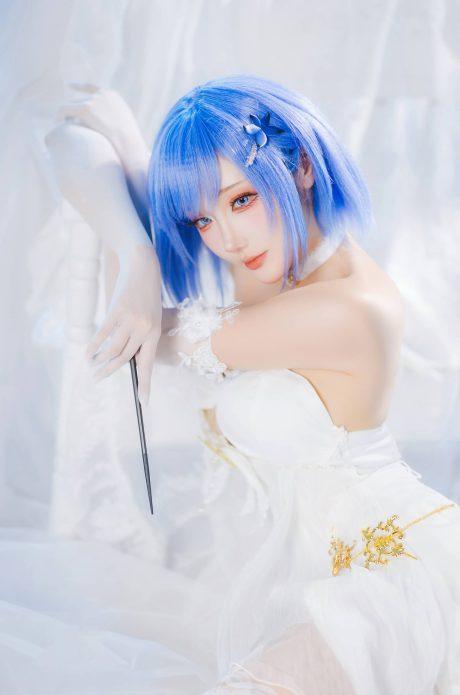 优雅与英气交织：瓜希酱cos恰巴耶夫完美演绎白骑兵的旋律