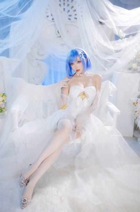 优雅与英气交织：瓜希酱cos恰巴耶夫完美演绎白骑兵的旋律