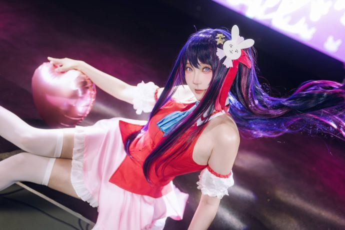 偶像梦想照进现实：瓜希酱cos星野爱紫罗兰星眸直击心脏