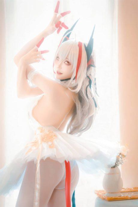 战斗与优雅并存：瓜希酱cos完美展现维什戴尔的反差魅力