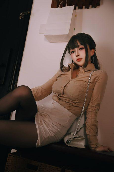 日奈娇醉酒同事COS：探索职场与酒后微醺之间的独特魅力