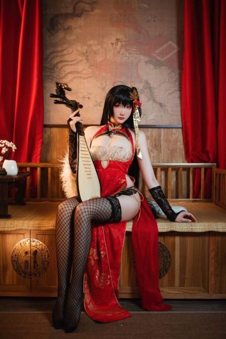 碧蓝航线瓜希酱COS：展现旗袍大凤的性感魅惑，妖而不俗