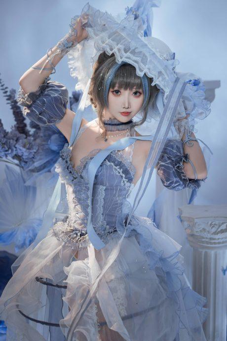 碧蓝航线面饼仙儿COS：完美还原礼服柴郡的皇家舰娘魅力