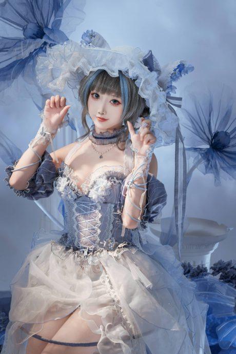 碧蓝航线面饼仙儿COS：完美还原礼服柴郡的皇家舰娘魅力