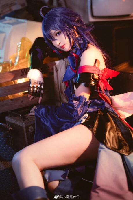 穿越星际与时间：小南宫zzZcos星穹铁道希儿的坚韧之美