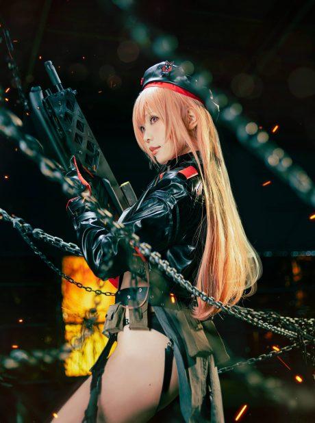 胜利女神ElyEE子COS：再现妮姬拉毗的性感魅力与战场英姿