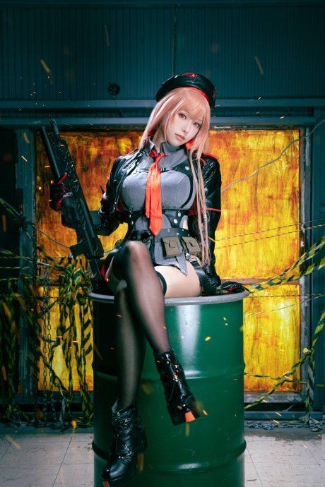 胜利女神ElyEE子COS：再现妮姬拉毗的性感魅力与战场英姿