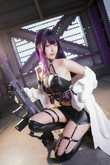 胜利女神ElyEE子COS：展现甜心疯子米哈拉的杀意与诱惑