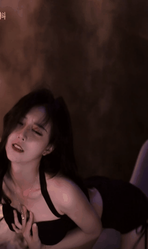 虎牙痣铃盛鸽有鱼er(暴躁的金莲)加特林表情舞视频[64V/11.6G]