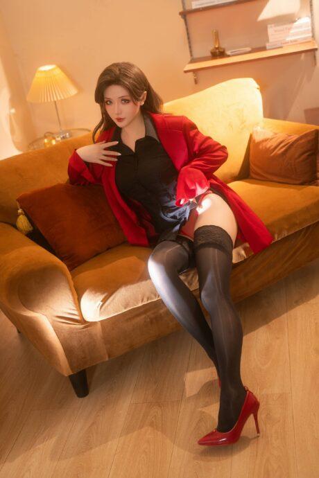 训狗日记星之迟迟COS：红黑交织展现居家少妇的极致诱惑