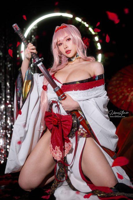 雨波_HaneAme红莲COS：演绎胜利女神性感与刀光的诱惑