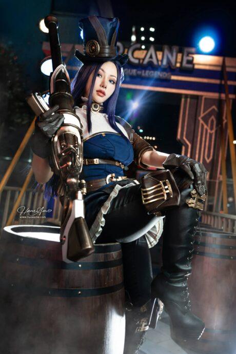 雨波HaneAme凯特琳COS：展现英雄联盟皮城女警致命魅力