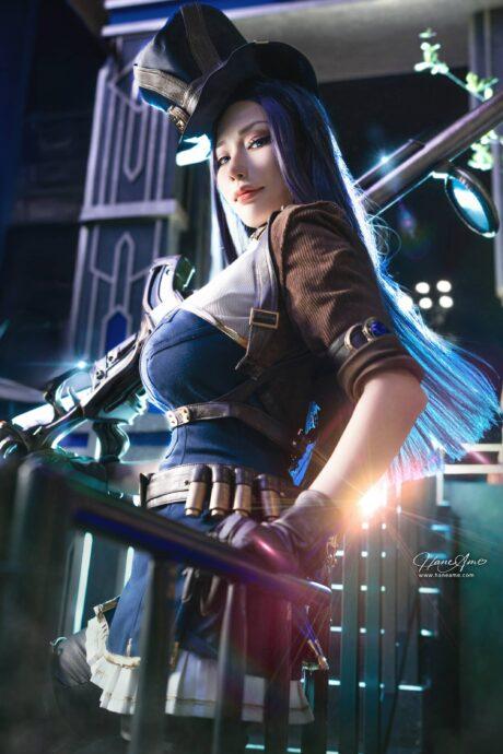 雨波HaneAme凯特琳COS：展现英雄联盟皮城女警致命魅力