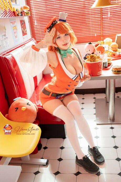 雨波HaneAme小鸟游琪亚拉COS：演绎炸鸡店长的元气与性感