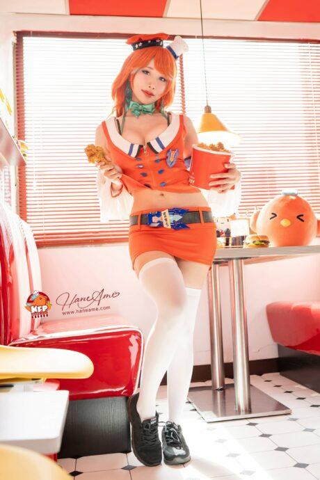 雨波HaneAme小鸟游琪亚拉COS：演绎炸鸡店长的元气与性感