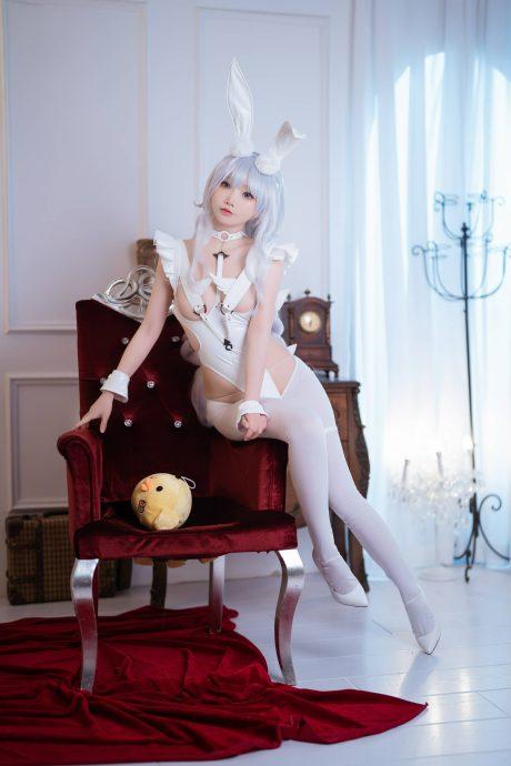 面饼仙儿cos兔女郎恶毒：带你走进《碧蓝航线》的奇幻世界