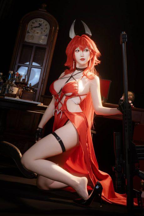 面饼仙儿小红帽COS：性感与魅力满分的胜利女神震撼来袭