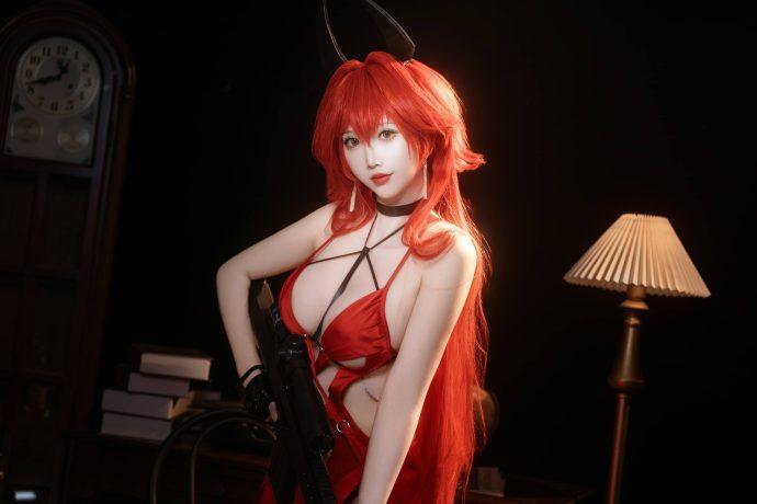 面饼仙儿小红帽COS：性感与魅力满分的胜利女神震撼来袭