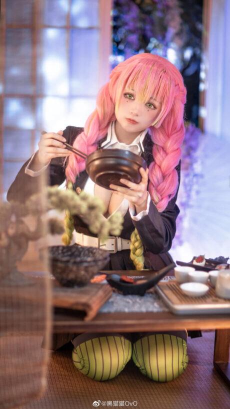 黑猫猫OvO甘露寺蜜璃COS：甜美可爱与力量并存的恋柱降临