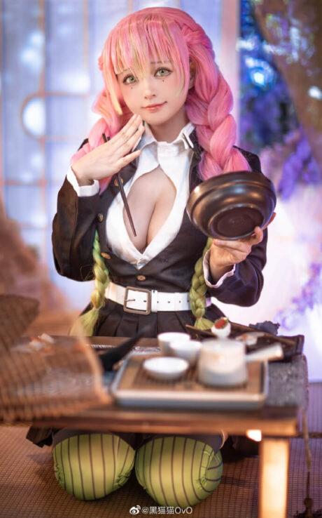 黑猫猫OvO甘露寺蜜璃COS：甜美可爱与力量并存的恋柱降临
