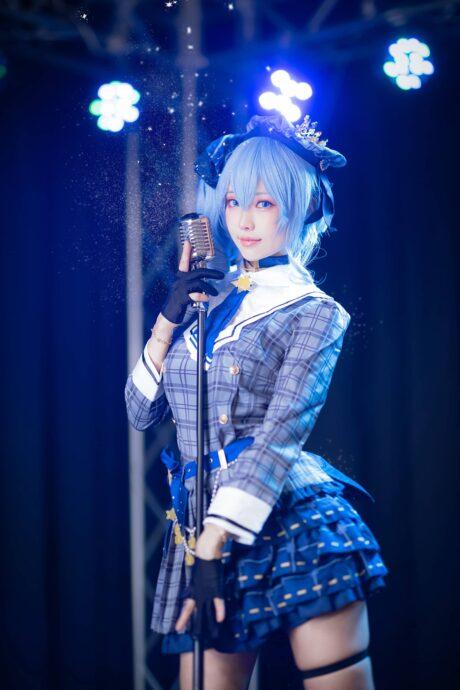 ElyEE子星街彗星COS：梦幻演绎Hololive星之歌姬的偶像魅力