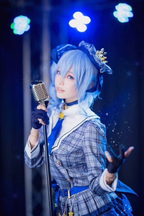 ElyEE子星街彗星COS：梦幻演绎Hololive星之歌姬的偶像魅力