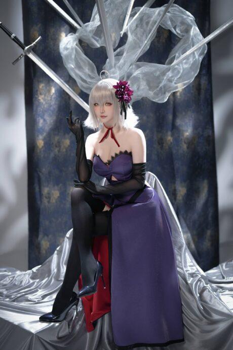 FGO星之迟迟COS：再现黑贞德圣女的致命诱惑与灵魂交响