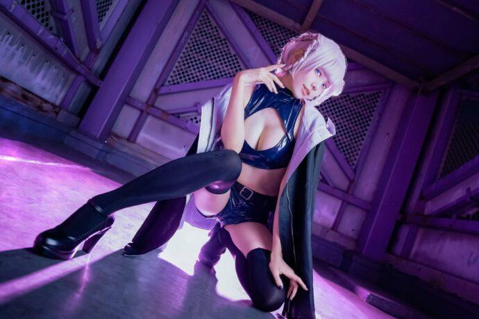 午夜电音与吸血鬼魅力交织：ElyEE子cos七草荠的神秘之夜