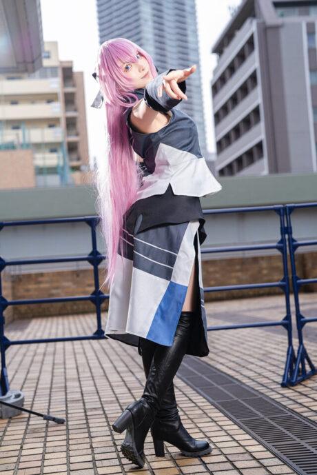 天川清香巡音流歌COS：再现优雅性感与知性的虚拟歌姬