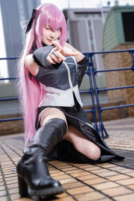 天川清香巡音流歌COS：再现优雅性感与知性的虚拟歌姬