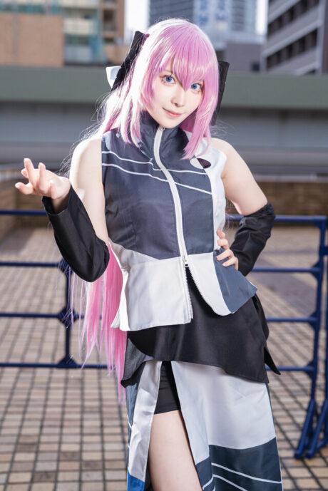 天川清香巡音流歌COS：再现优雅性感与知性的虚拟歌姬